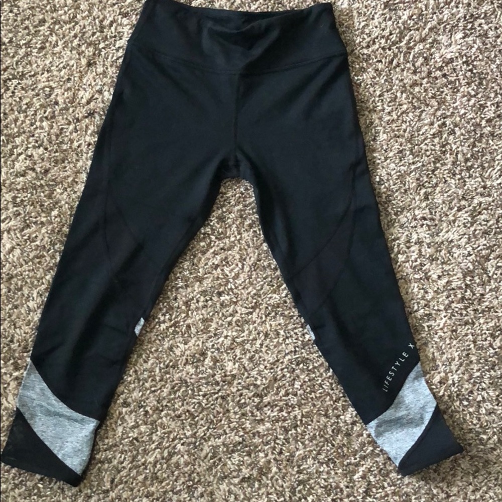 LVFT LXP Tech Capris - Picture 2 of 5